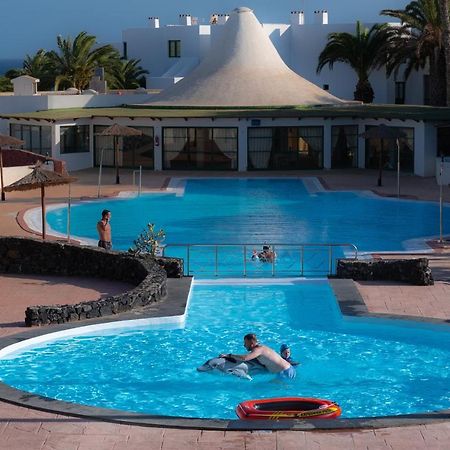 Apartamento En Playa Roca Primer Linea De Mar Costa Teguise Eksteriør billede
