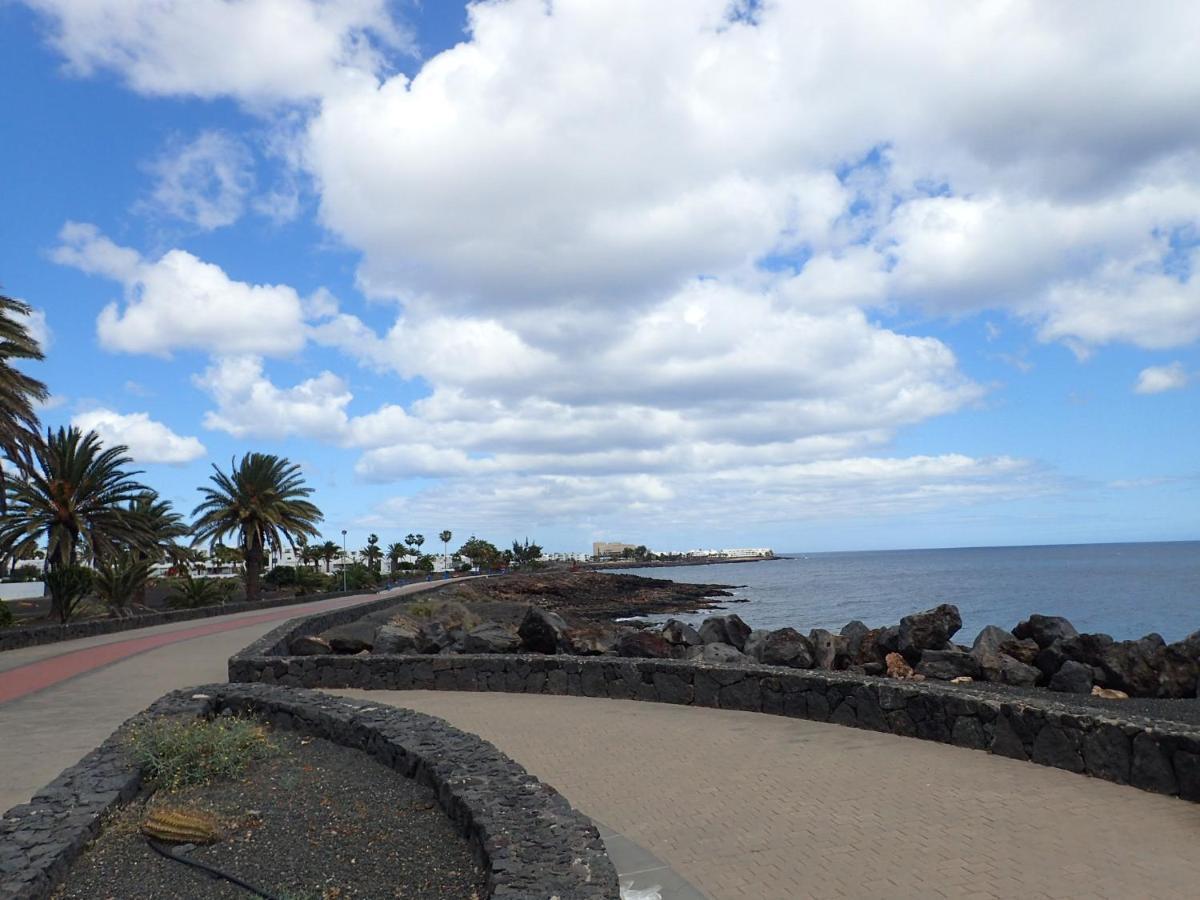 Apartamento En Playa Roca Primer Linea De Mar Costa Teguise Eksteriør billede