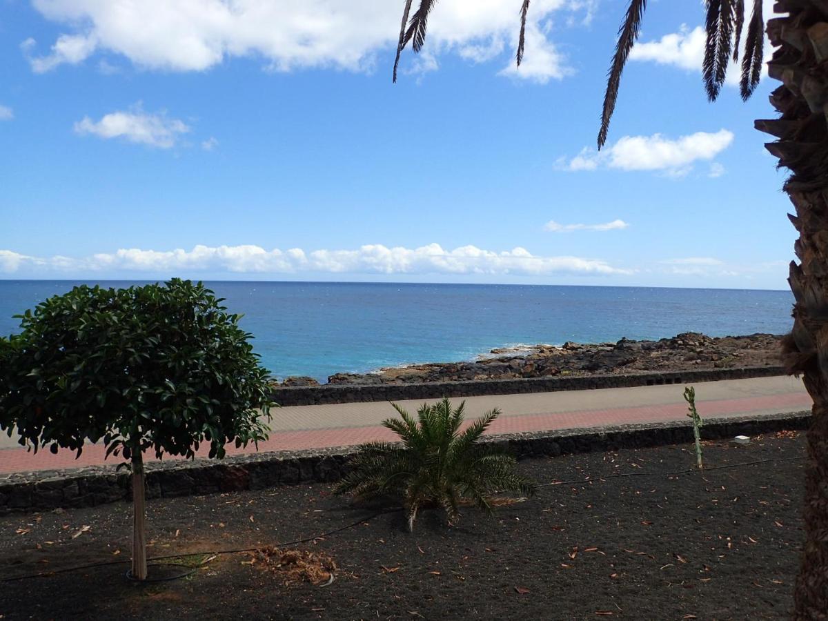 Apartamento En Playa Roca Primer Linea De Mar Costa Teguise Eksteriør billede